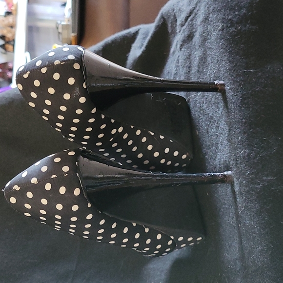 3 for$30 Sz. 7, Polka dotted 5" platformed heels. - Picture 3 of 6